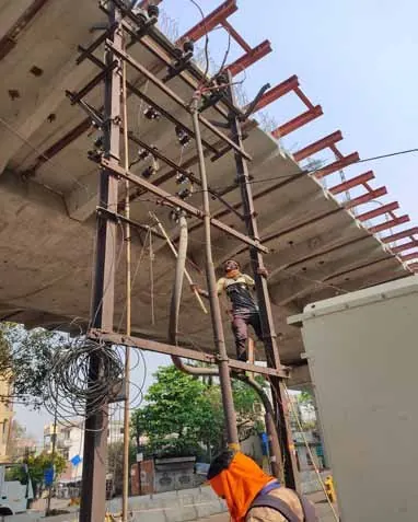 Structure erection on site